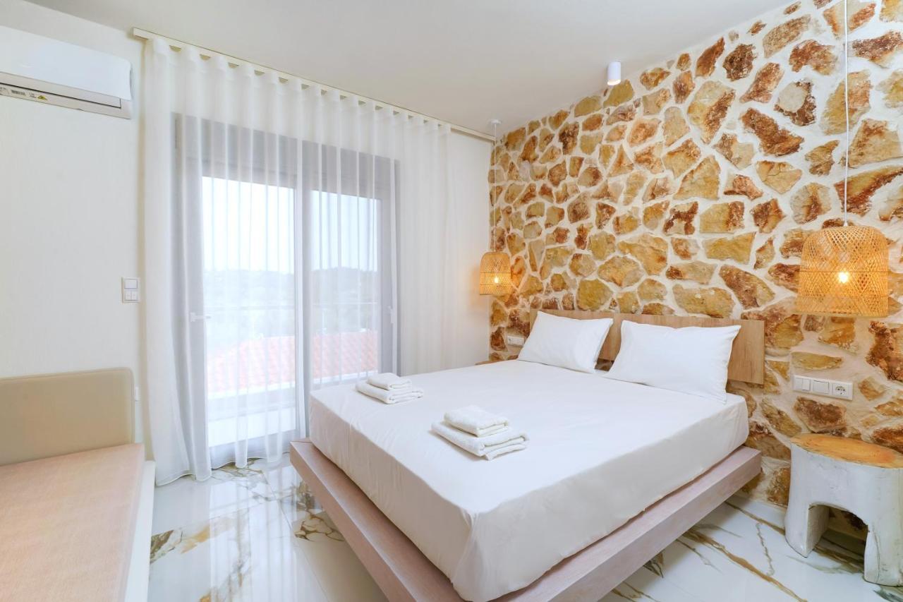 Athina Palace Luxurious Appartments Potos Ngoại thất bức ảnh